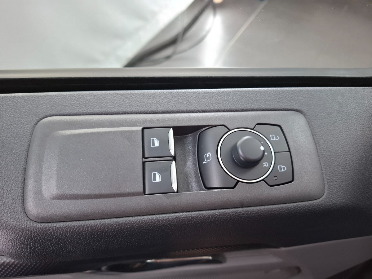 Ford Transit Custom 320 2.0 TDCI L2H1 Limited