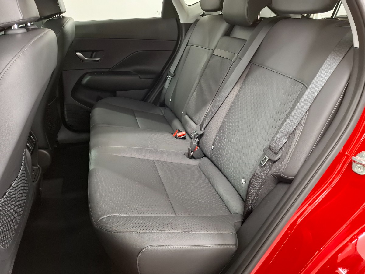 Hyundai Kona Premium TT 65.4 KWH Vol Leer Stoelverwarming Stoelverkoeling HUD