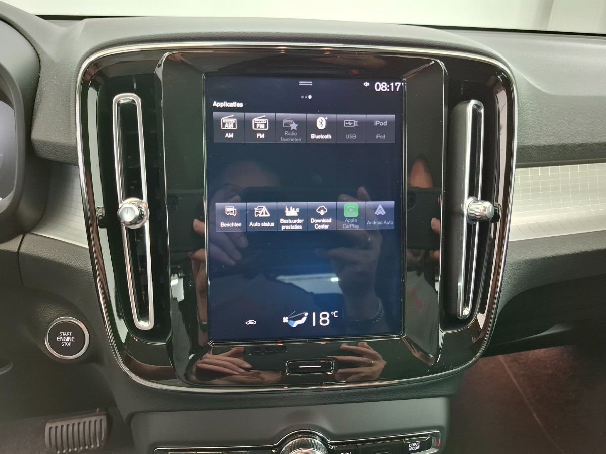 Volvo XC40 2.0 T4 AUT Momentum Pro Camera ACC