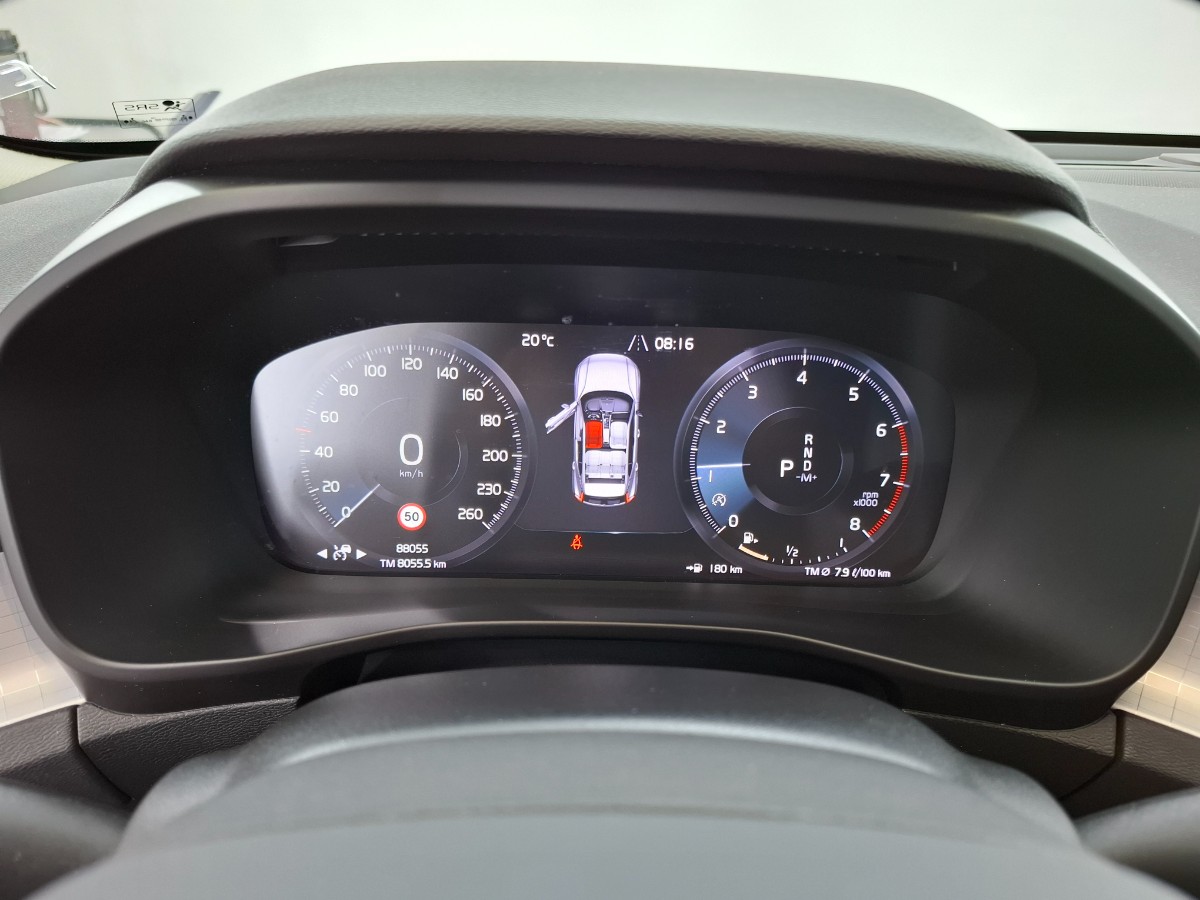 Volvo XC40 2.0 T4 AUT Momentum Pro Camera ACC