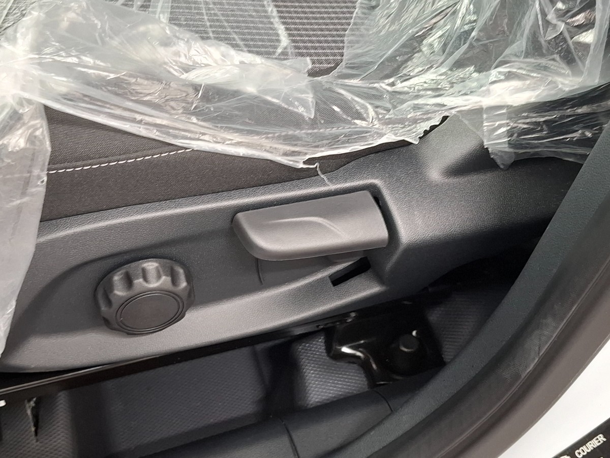 Ford Transit Courier 1.5 L ECOBLUE