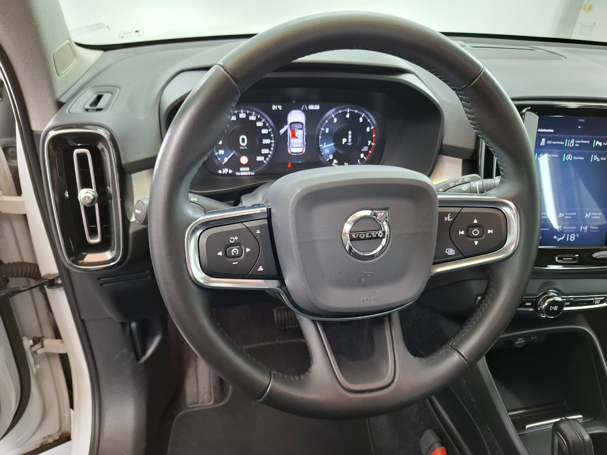 Volvo XC40 2.0 T4 AUT Momentum Pro Camera ACC