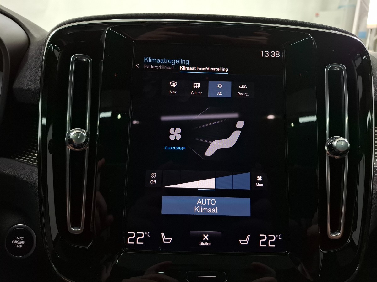 Volvo XC40 1.5 T4 Recharge R-Design Pano ACC H&K Elec Stoelen+Geheugen+Verwarming