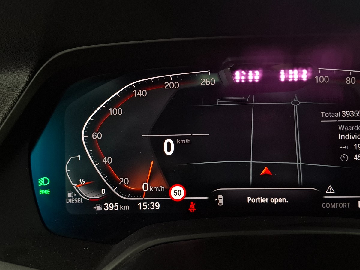 BMW X5 Xdrive 40d | Grijs kenteken | 22″ LMV | Trekhaak elekt. | Pano | HiFi | Soft-close | Innovation | DRAVITGRAU
