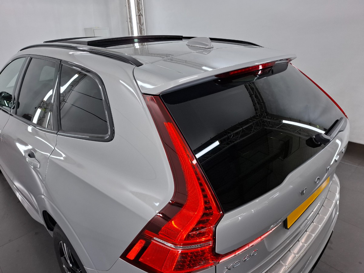 Volvo XC60 2.0 T8 AWD Recharge R-Desgin |Pano|H&K|Memory|Stoelverwarming|
