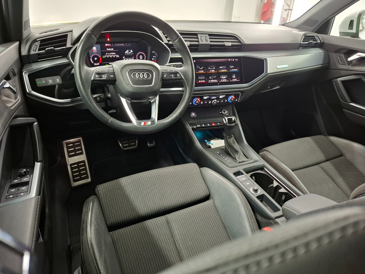 Audi Q3 35TFSI 150PK S-tronic S-edition Metallic stoelverwarming