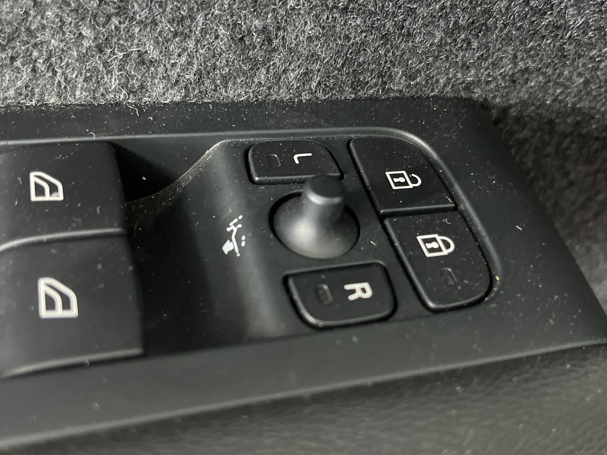 Volvo XC40 T4 RECHARGE PLUG-IN AUTO CORE