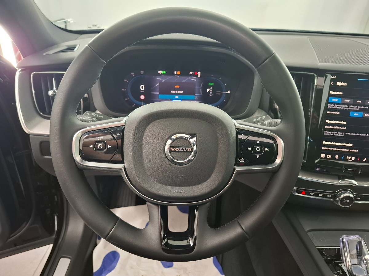 Volvo XC60 2.0 T6 Plug-in hybrid AWD Ultimate Black Edition Panoramadak