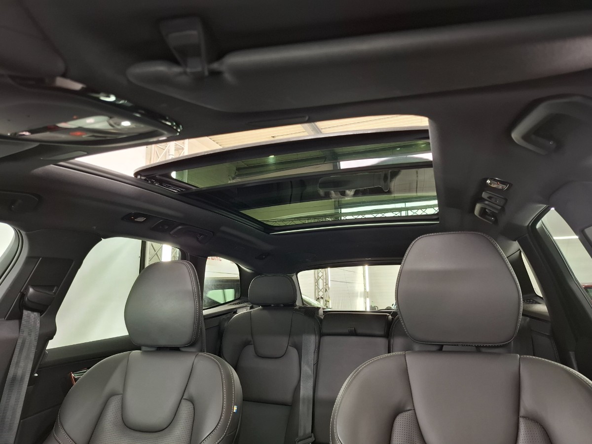 Volvo XC60 2.0 T8 AWD Recharge R-Desgin |Pano|H&K|Memory|Stoelverwarming|