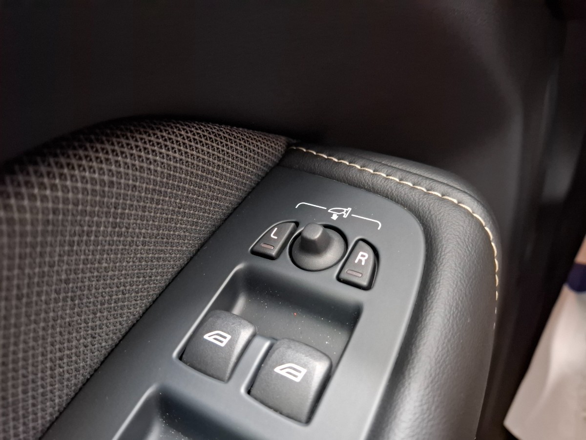 Volvo XC60 2.0 T6 Plug-in hybrid AWD Ultimate Black Edition Panoramadak