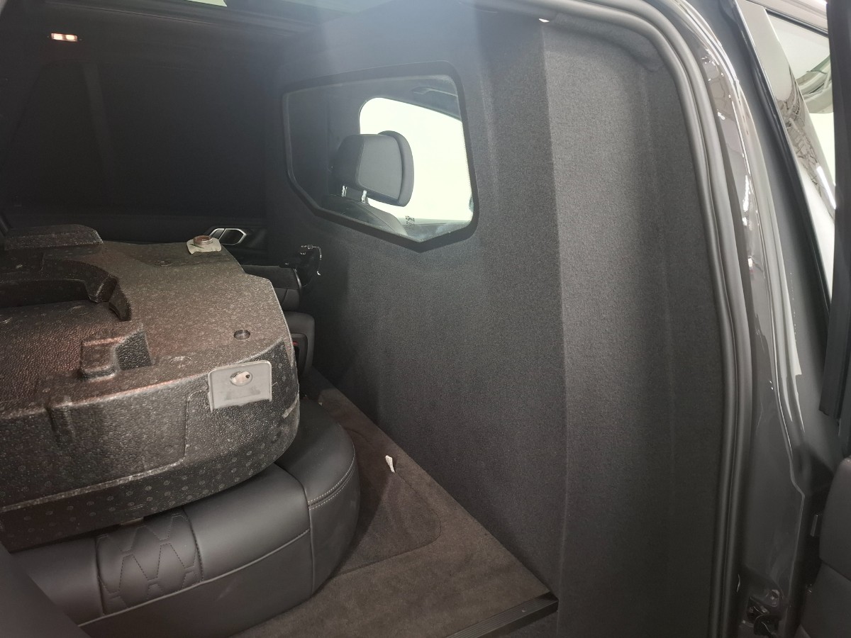 BMW X5 Xdrive 40d | Grijs kenteken | 22″ LMV | Trekhaak elekt. | Pano | HiFi | Soft-close | Innovation | DRAVITGRAU