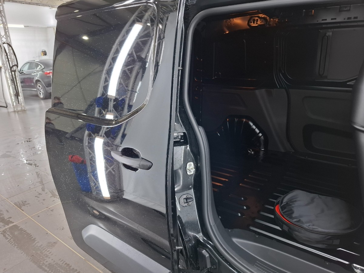 Peugeot e-Partner 136 L1 50 kWh | PDC voor + achter met Surround Rear Vision | Stoel + Voorruitverwarming