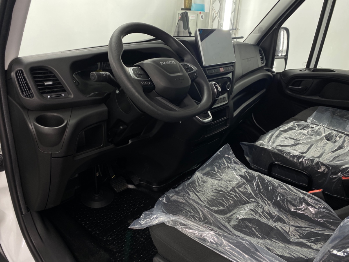 Iveco Daily 35C18HA8 V L2H2 3520 | MY 25 | Dubb.Lucht | Comfort pack | Navi Trekhaak Camera | 86l Tank | Rswiel
