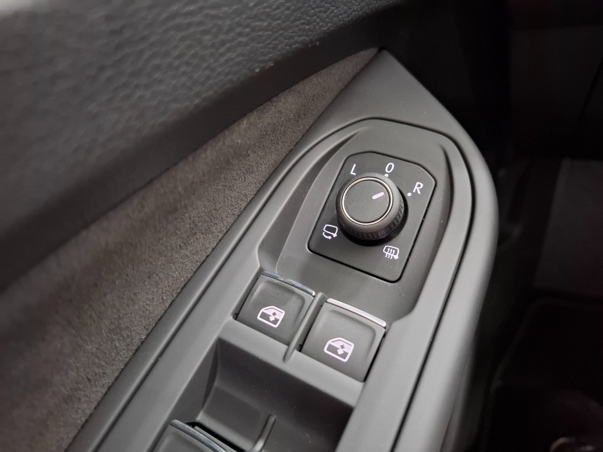 Volkswagen Golf Style 1.5 TSI eHybrid DSG | IQ LIGHT | LMV 18 Catania | Winterpakket | Anemone Blue