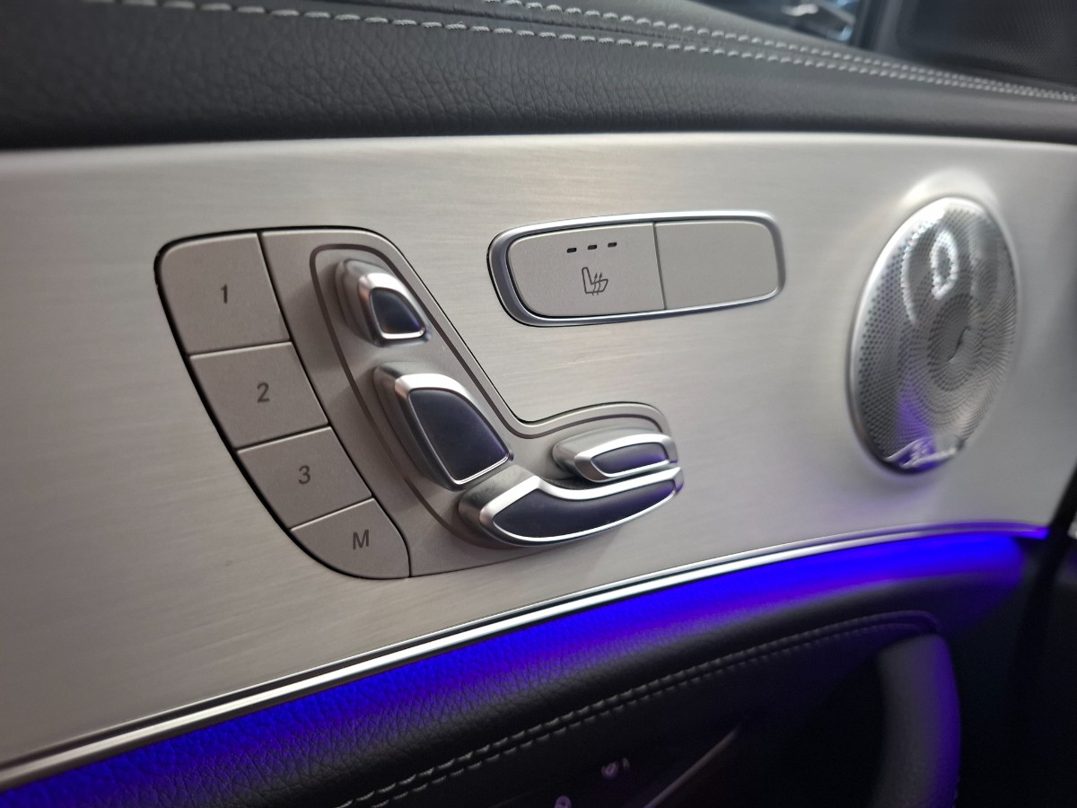 Mercedes-Benz E-klasse Estate 300 e AMG Line Pano Burmeister Elect stoelen met geheugen