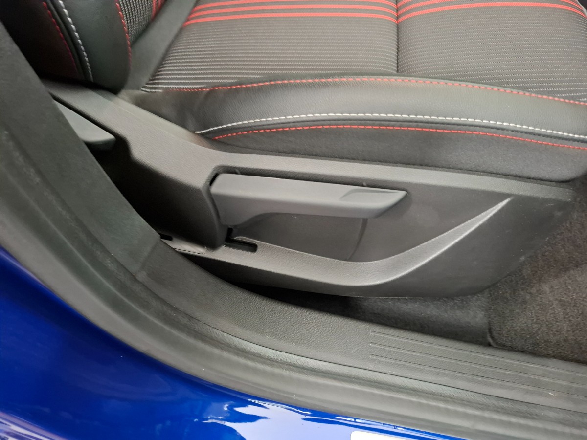 Renault Captur 1.6 PHEV RS Line Stoelverwarming Groot Scherm
