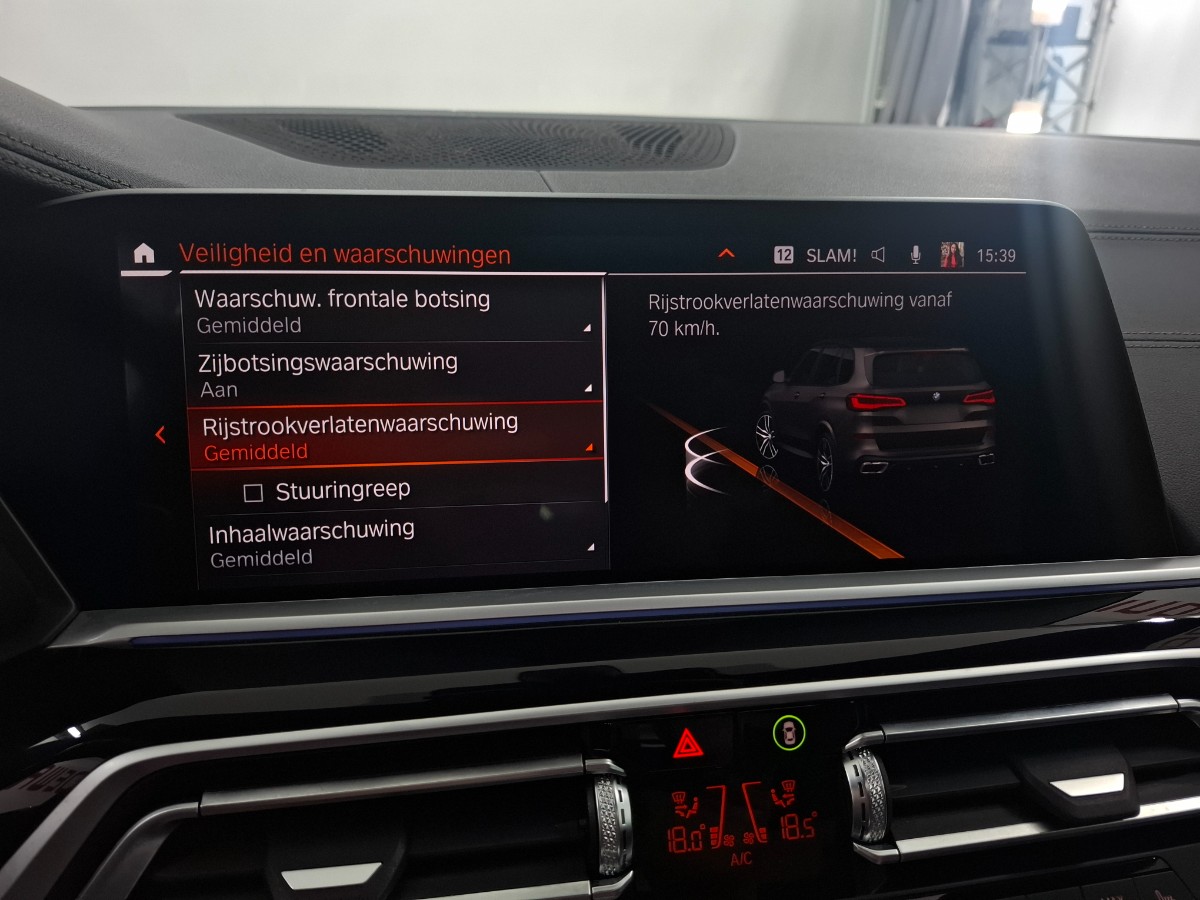 BMW X5 Xdrive 40d | Grijs kenteken | 22″ LMV | Trekhaak elekt. | Pano | HiFi | Soft-close | Innovation | DRAVITGRAU