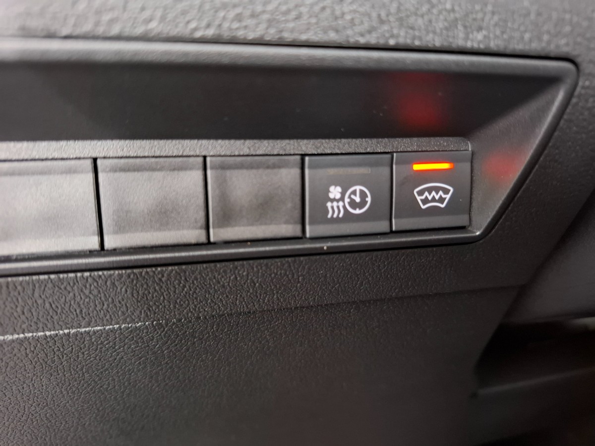 Peugeot e-Partner 136 L1 50 kWh | PDC voor + achter met Surround Rear Vision | Stoel + Voorruitverwarming
