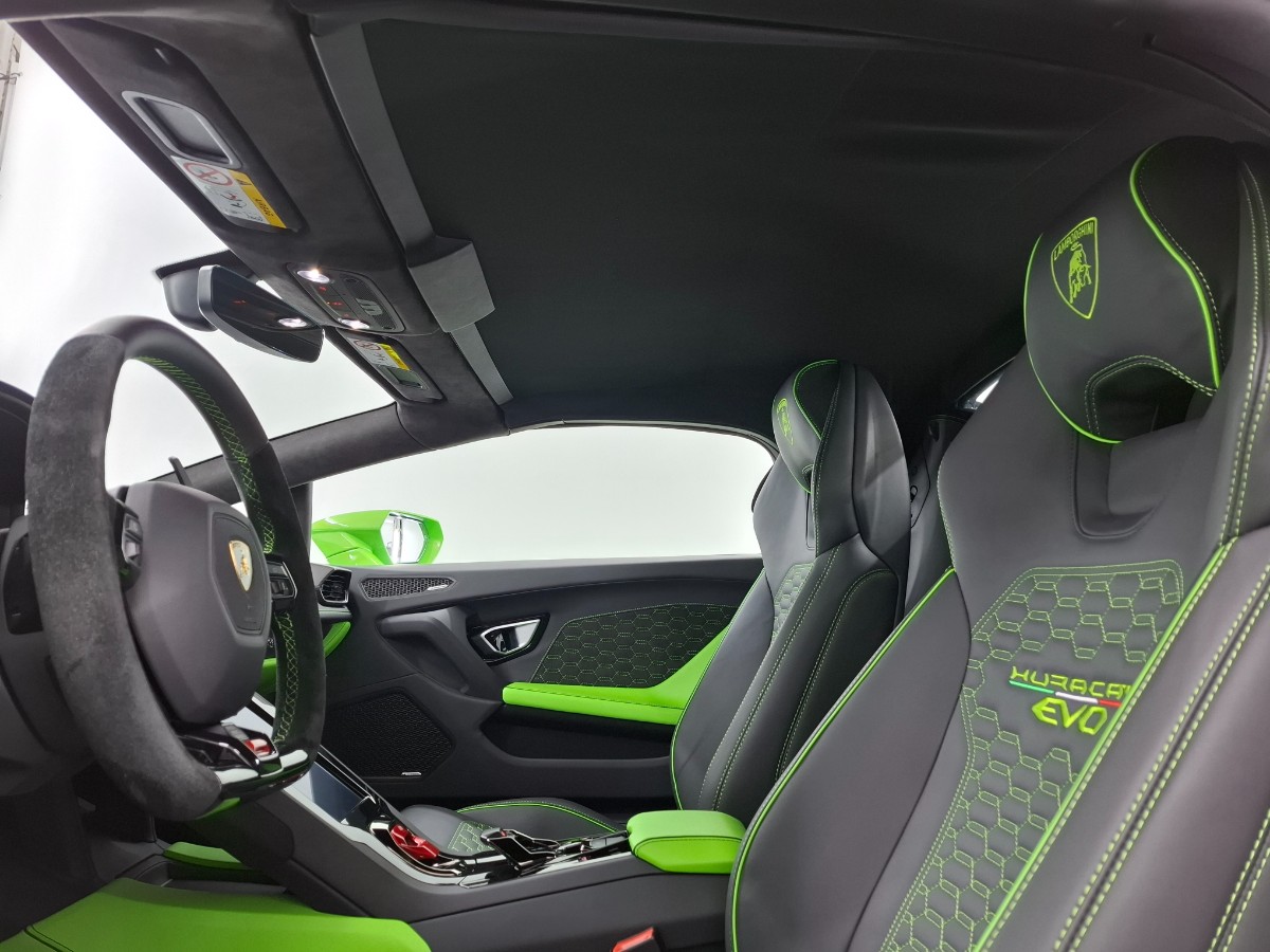 Lamborghini Huracán Evo Spyder v10