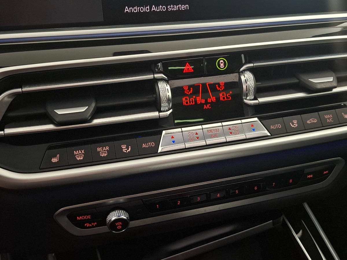 BMW X5 Xdrive 40d | Grijs kenteken | 22″ LMV | Trekhaak elekt. | Pano | HiFi | Soft-close | Innovation | DRAVITGRAU