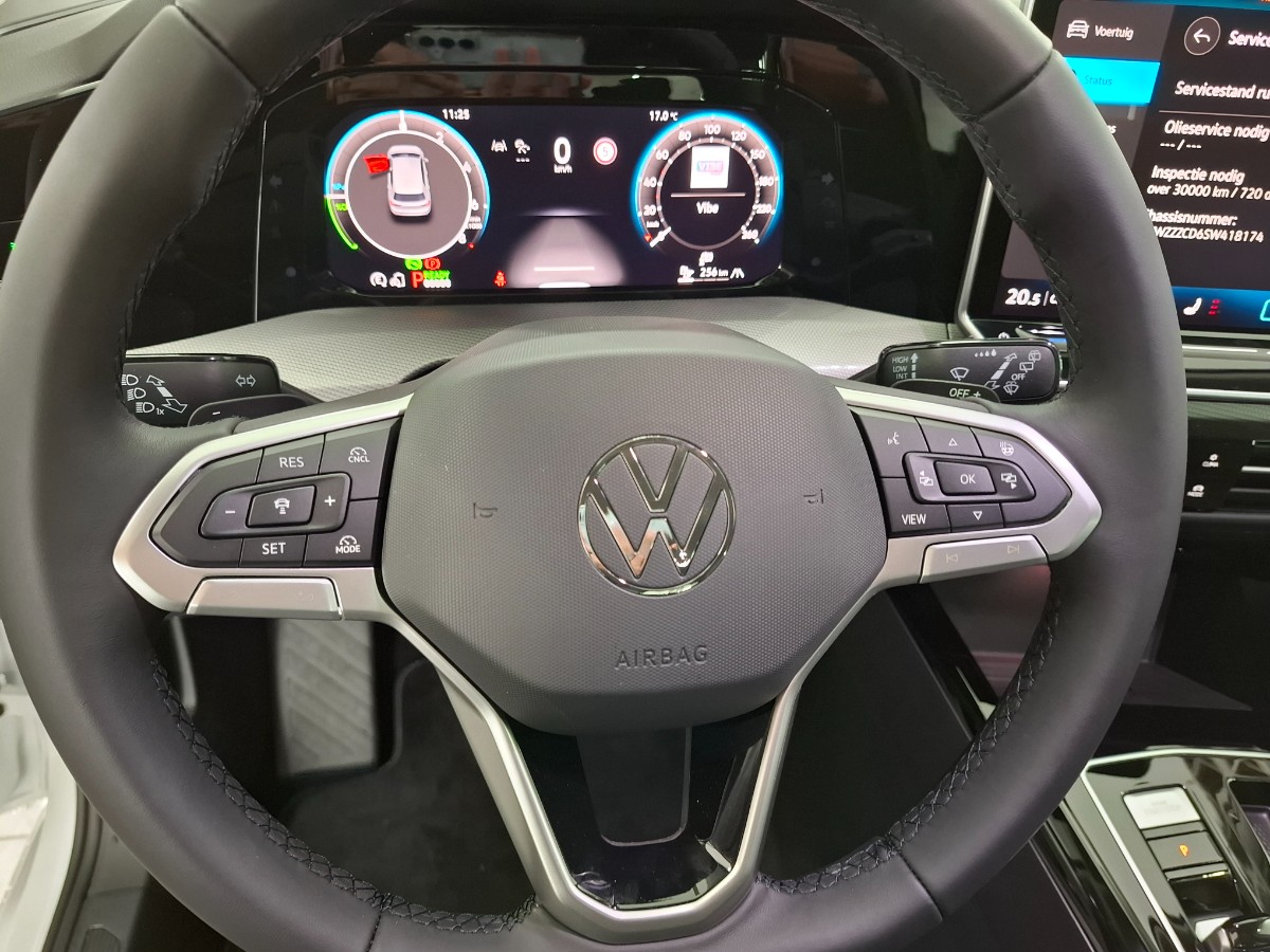 Volkswagen Golf Style 1.5 TSI eHybrid DSG | Zwart dak | IQ LIGHT | LMV 18 Catania | Winterpakket | PURE WHITE