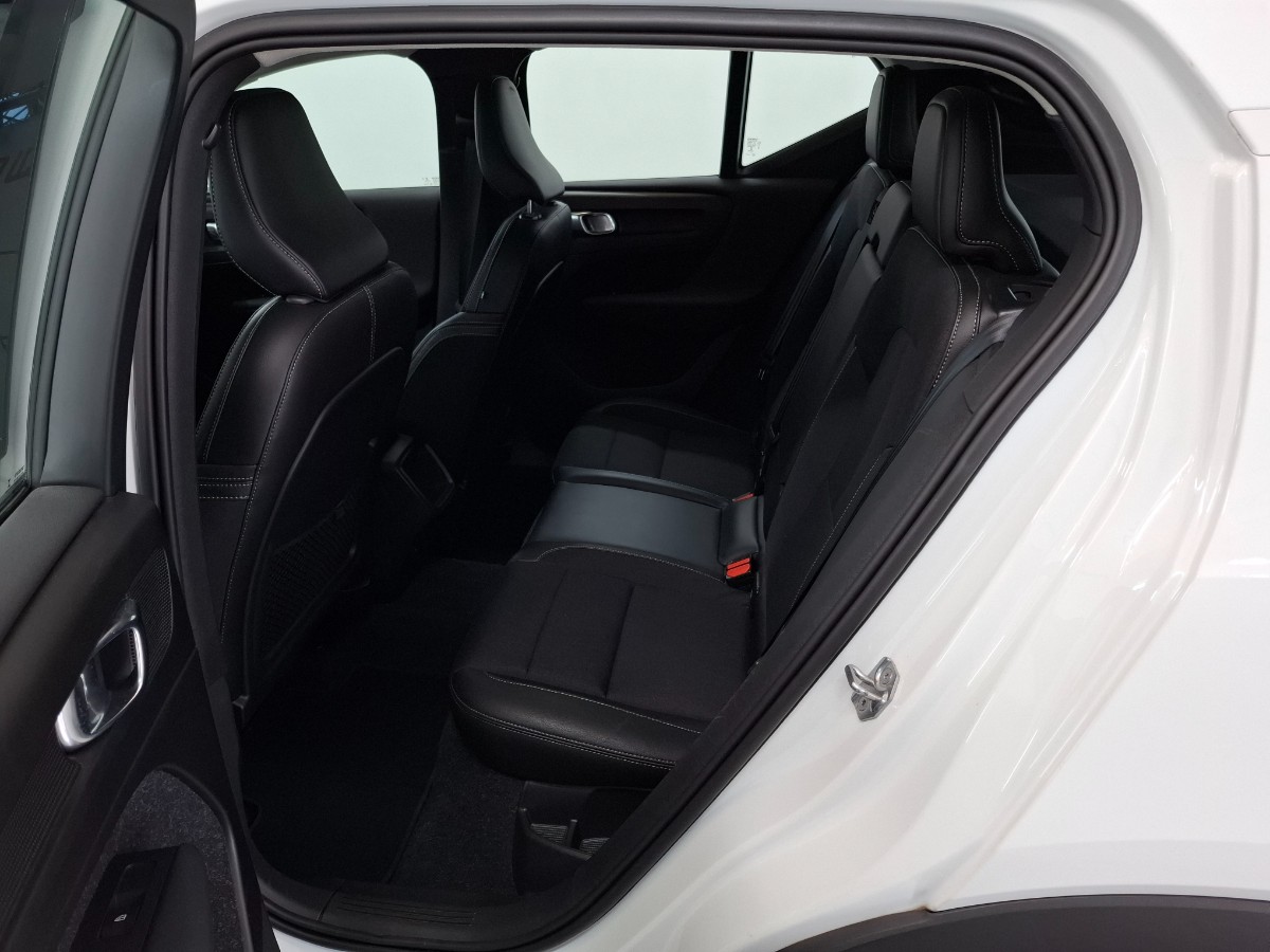 Volvo XC40 2.0 T4 AUT Momentum Pro Camera ACC