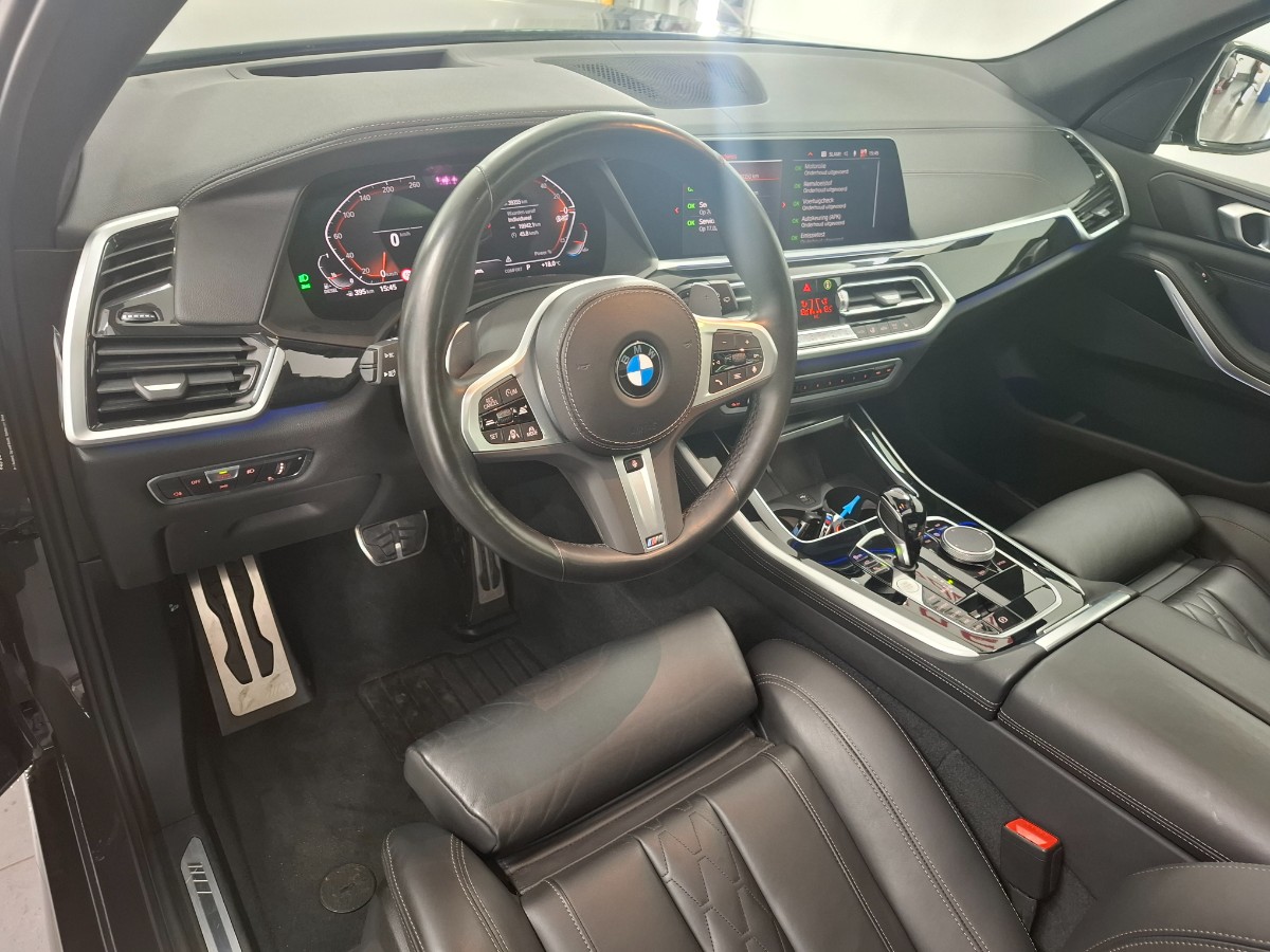 BMW X5 Xdrive 40d | Grijs kenteken | 22″ LMV | Trekhaak elekt. | Pano | HiFi | Soft-close | Innovation | DRAVITGRAU