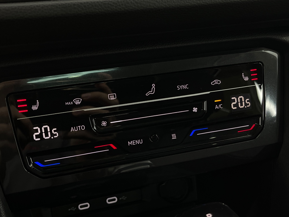 Volkswagen Tiguan Allspace 1.5 TSI Life Business 7p. |Pano|Trekhaak|ACC|Stoelverwarming|