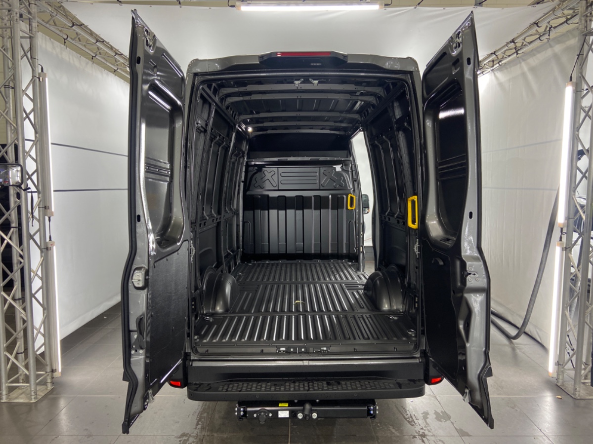 Iveco Daily NW MODEL | 35S18HA8 V L2H2 | 3.0 180PK | Grey met. | Navi | ECC | ACC | Gev. stoel | CAM | THK