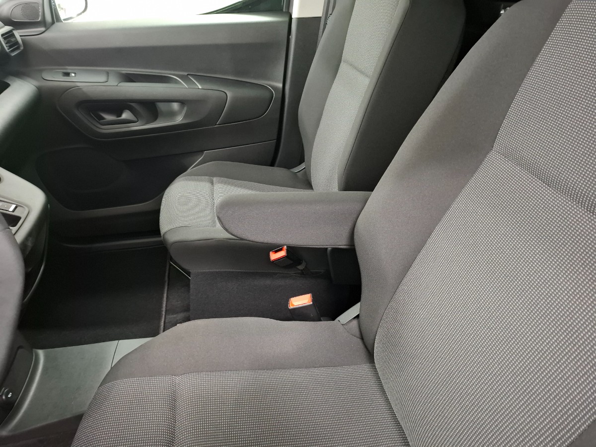 Peugeot e-Partner 136 L1 50 kWh | PDC voor + achter met Surround Rear Vision | Stoel + Voorruitverwarming