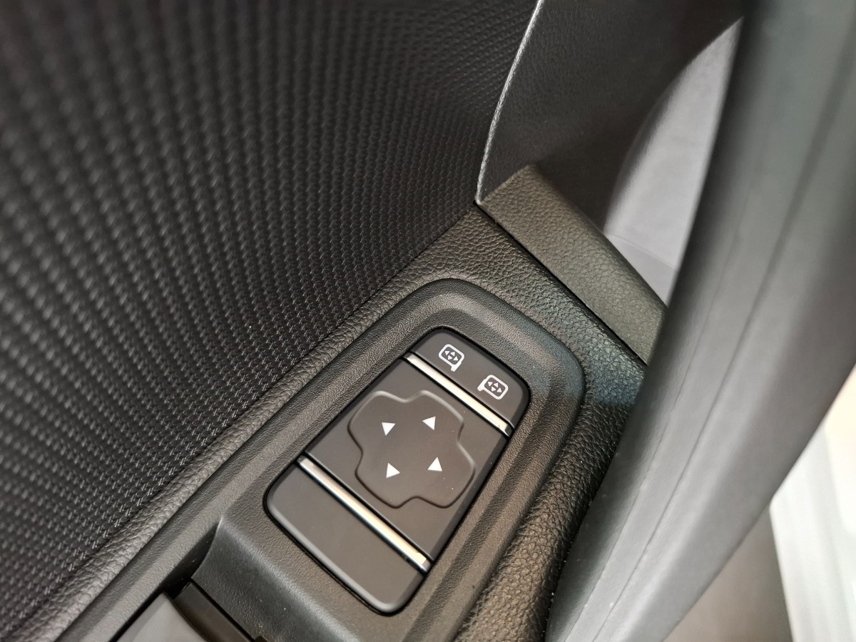 Renault Kangoo E-Tech Advance L2 44 kWh | Allseasons | Parkeerhulp en Navi | Betimmering | Trekhaak | NWP 35800,-