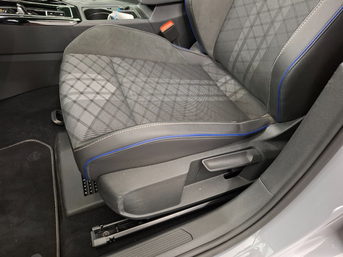Volkswagen Golf 1.5 TSI R-LINE