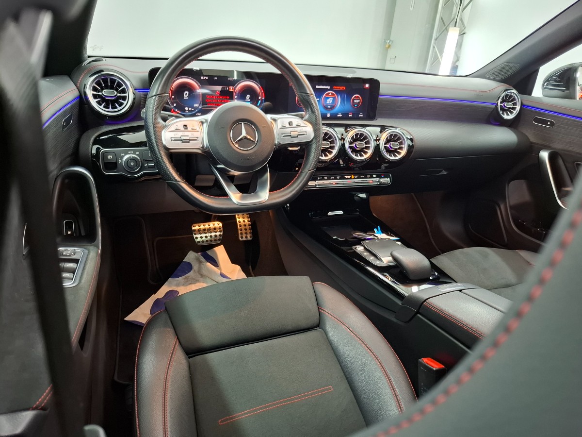 Mercedes-Benz CLA 250 e Business Solution AMG Pano Sfeer Stoelverwarming