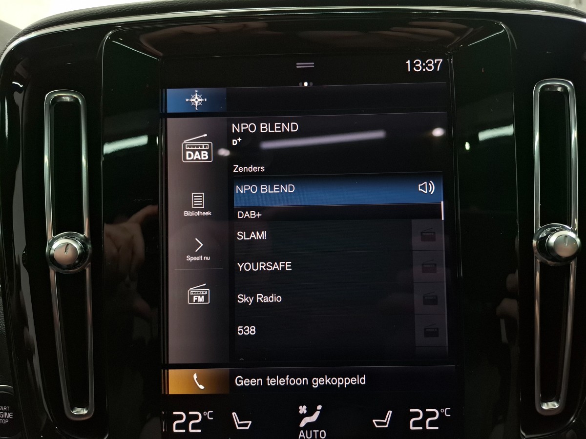 Volvo XC40 1.5 T4 Recharge R-Design Pano ACC H&K Elec Stoelen+Geheugen+Verwarming