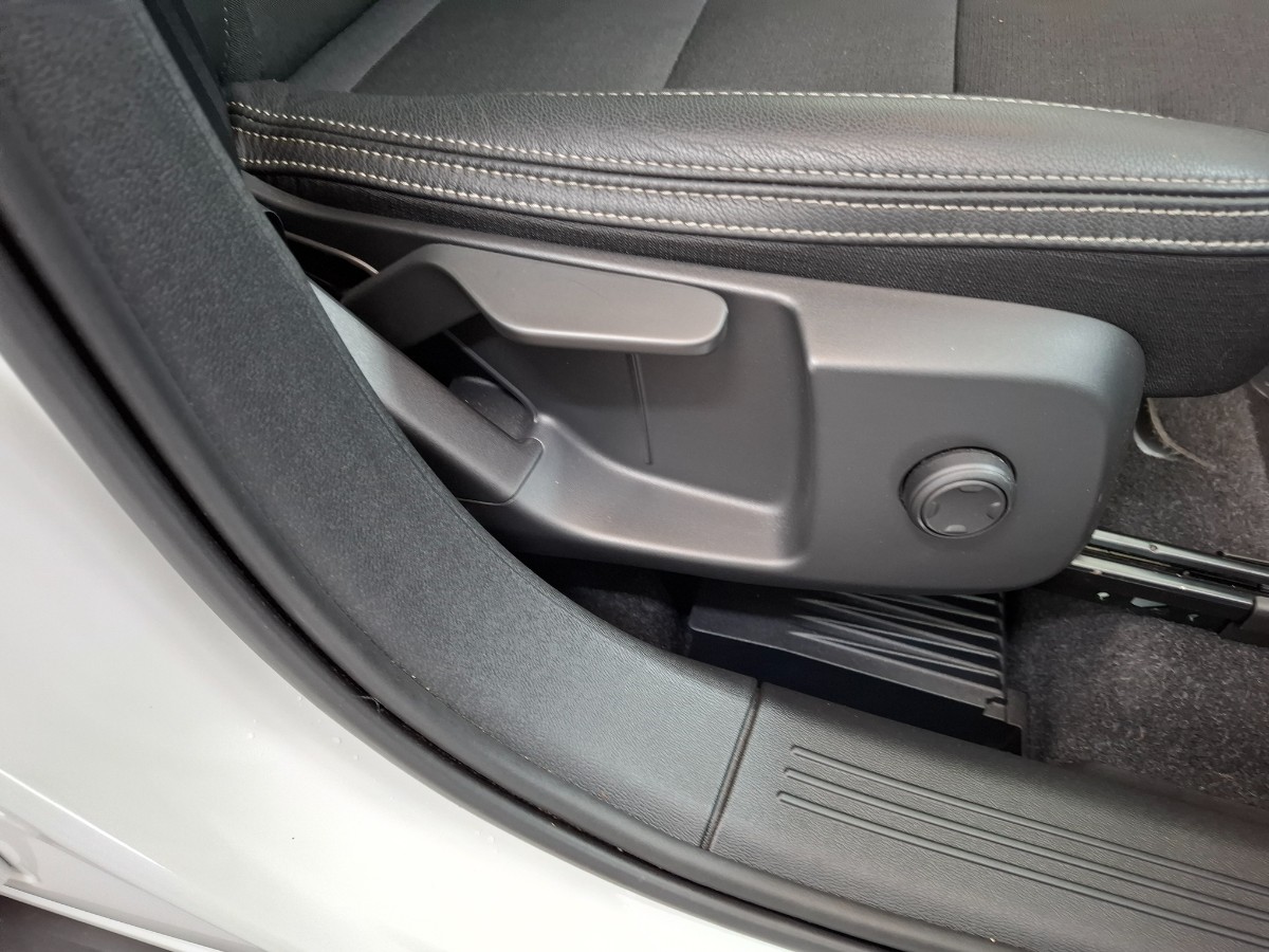 Volvo XC40 2.0 T4 AUT Momentum Pro Camera ACC