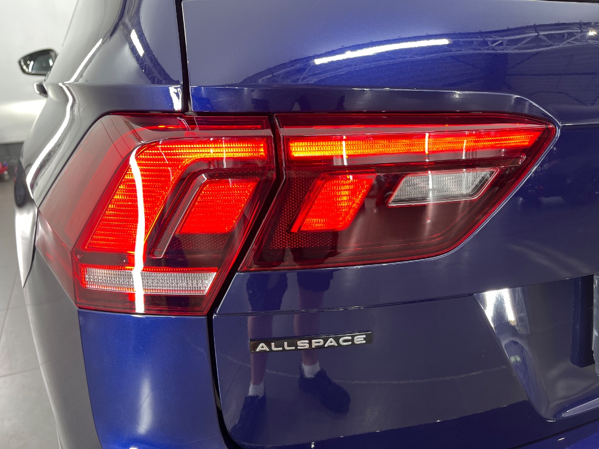 Volkswagen Tiguan Allspace 1.5 TSI Life Business 7p. |Pano|Trekhaak|ACC|Stoelverwarming|