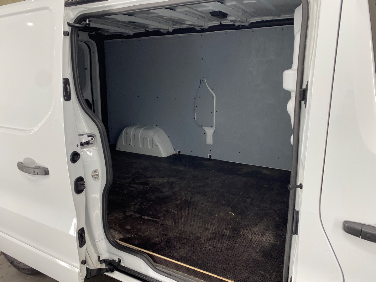 Renault Trafic 2.0 dCi 130 T30 L2H1 Luxe