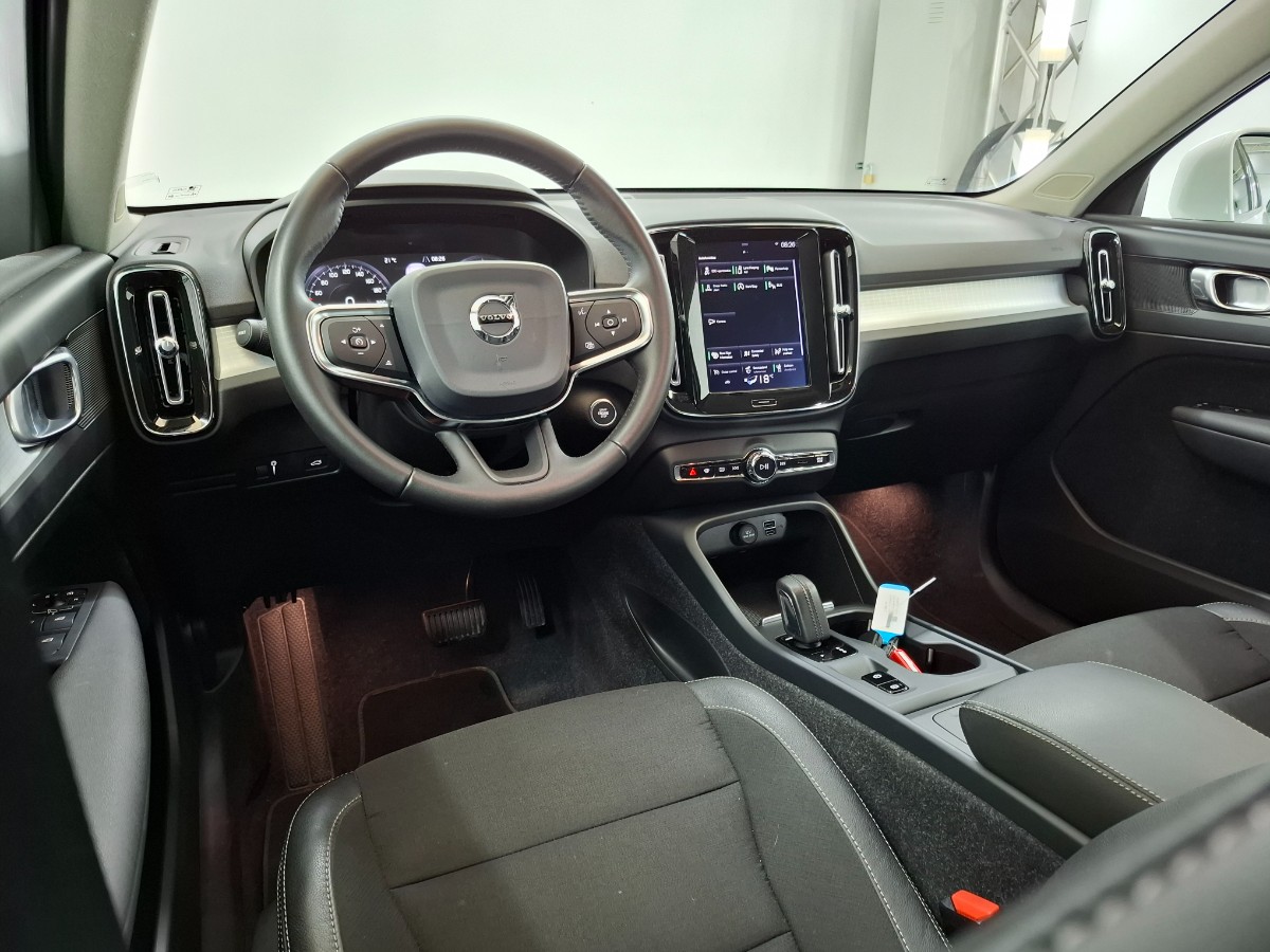 Volvo XC40 2.0 T4 AUT Momentum Pro Camera ACC