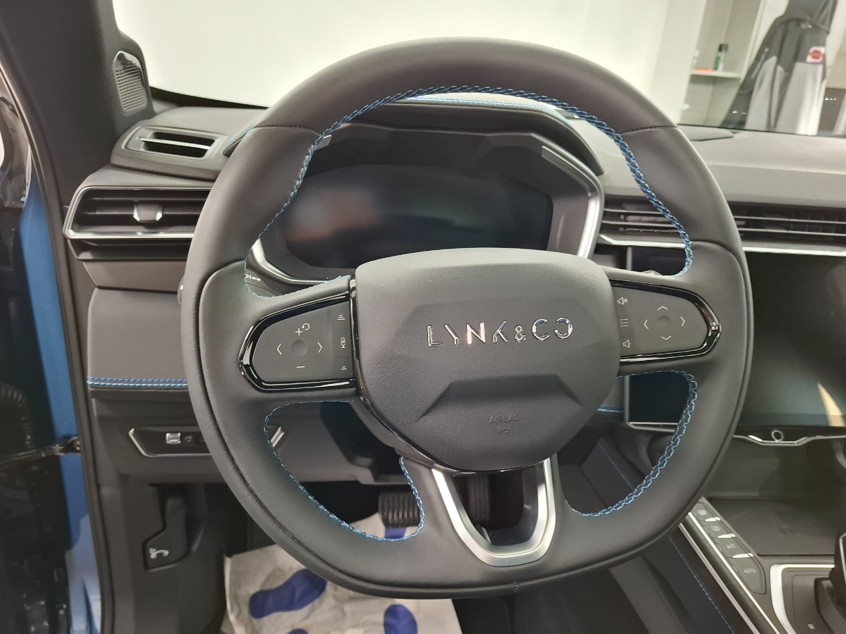 Lynk & CO 01 1.5 PHEV 261CH DCTH 7