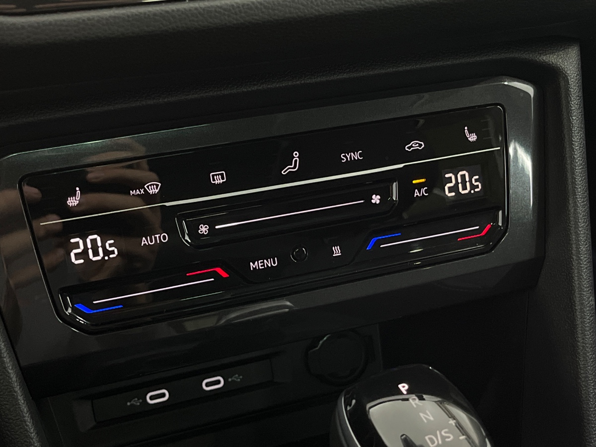 Volkswagen Tiguan Allspace 1.5 TSI Life Business 7p. |Pano|Trekhaak|ACC|Stoelverwarming|