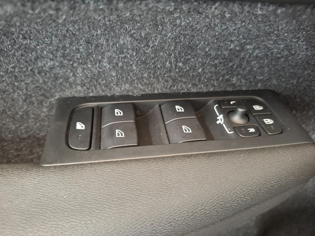 Volvo XC40 2.0 T4 AUT Momentum Pro Camera ACC