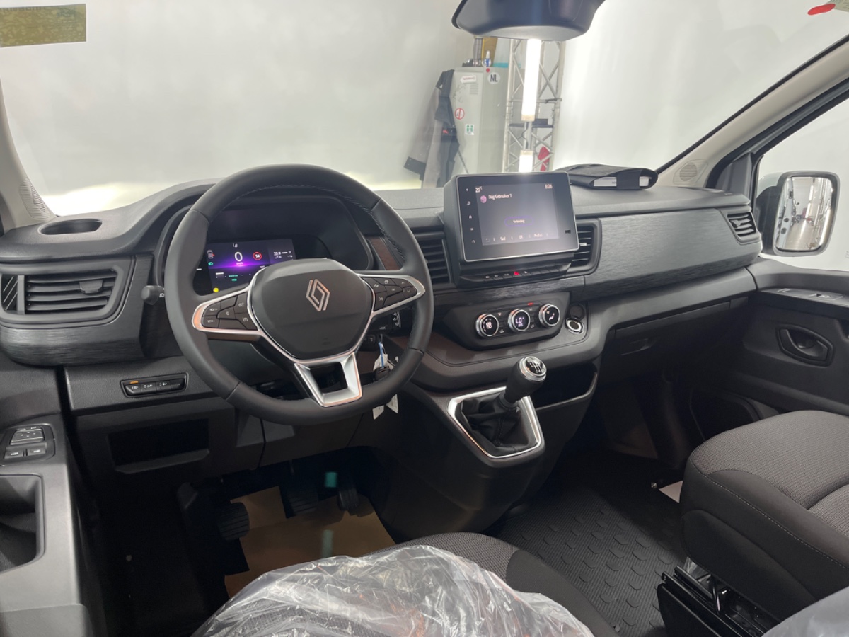 Renault Trafic 2.0 Blue dCi 130 T29 L2H1 Advance DC – 17″ LMV | Camera | Trekhaak | Stoel pass. in hoogte verstelb.