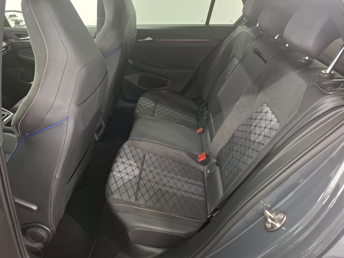 Volkswagen Golf VIII 1,5 eTSI 150PK DSG R-Line +