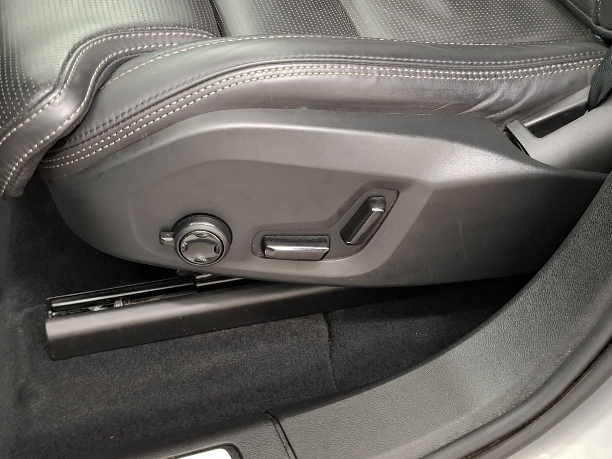Volvo XC60 2.0 T8 AWD Recharge R-Desgin |Pano|H&K|Memory|Stoelverwarming|