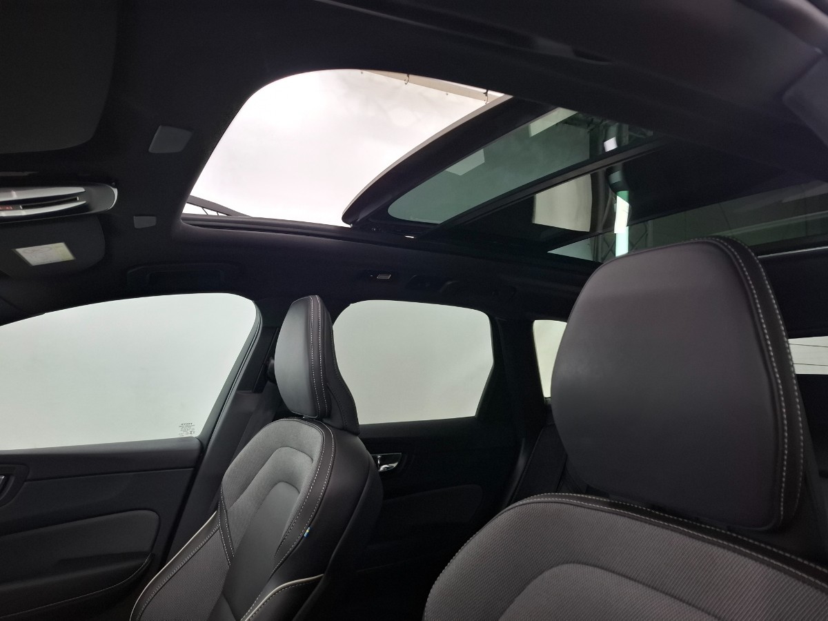 Volvo XC60 2.0 T6 Plug-in hybrid AWD Ultimate Black Edition Panoramadak