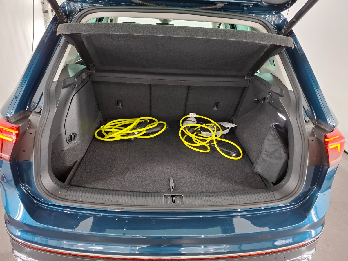 Volkswagen Tiguan Elegance eHybrid 1.4 TSI 245PK | Pano Area-View Matrix-LED Keyless | Nighshade Blue