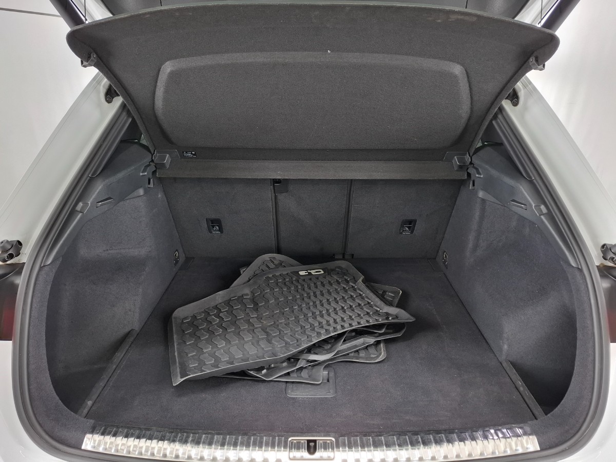 Audi Q3 35TFSI 150PK S-tronic S-edition Metallic stoelverwarming