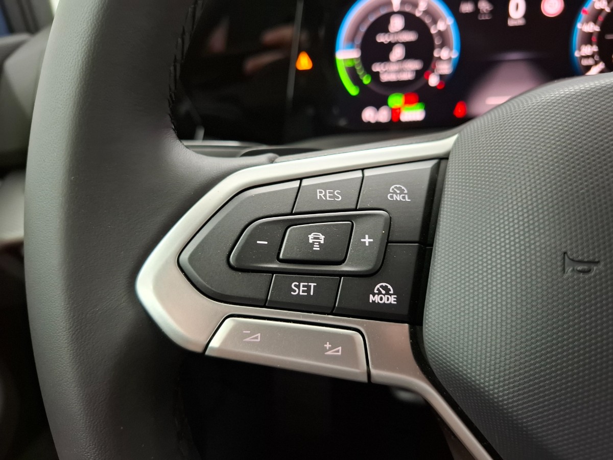 Volkswagen Golf Style 1.5 TSI eHybrid DSG | IQ LIGHT | LMV 18 Catania | Winterpakket | Anemone Blue
