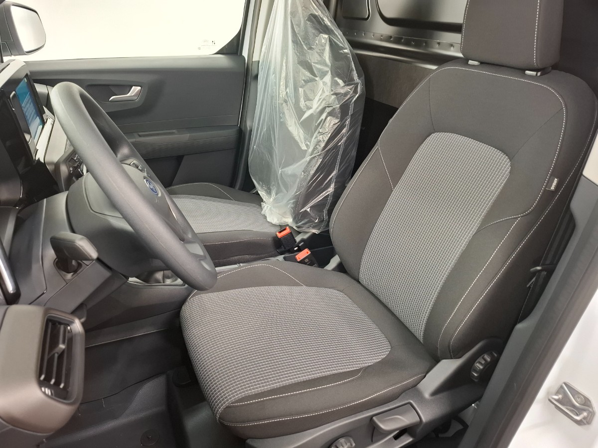 Ford Transit Courier 1.5L ECOBLUE 100PK TREND 16 IN. LICHTMETALEN VELGEN, 10-SPAAK0S , LED LAADRUIMTEVERLICHTING , LED DAGRIJVERLICHTING , PARKING PACK , TREKHAAK BPM VRIJ