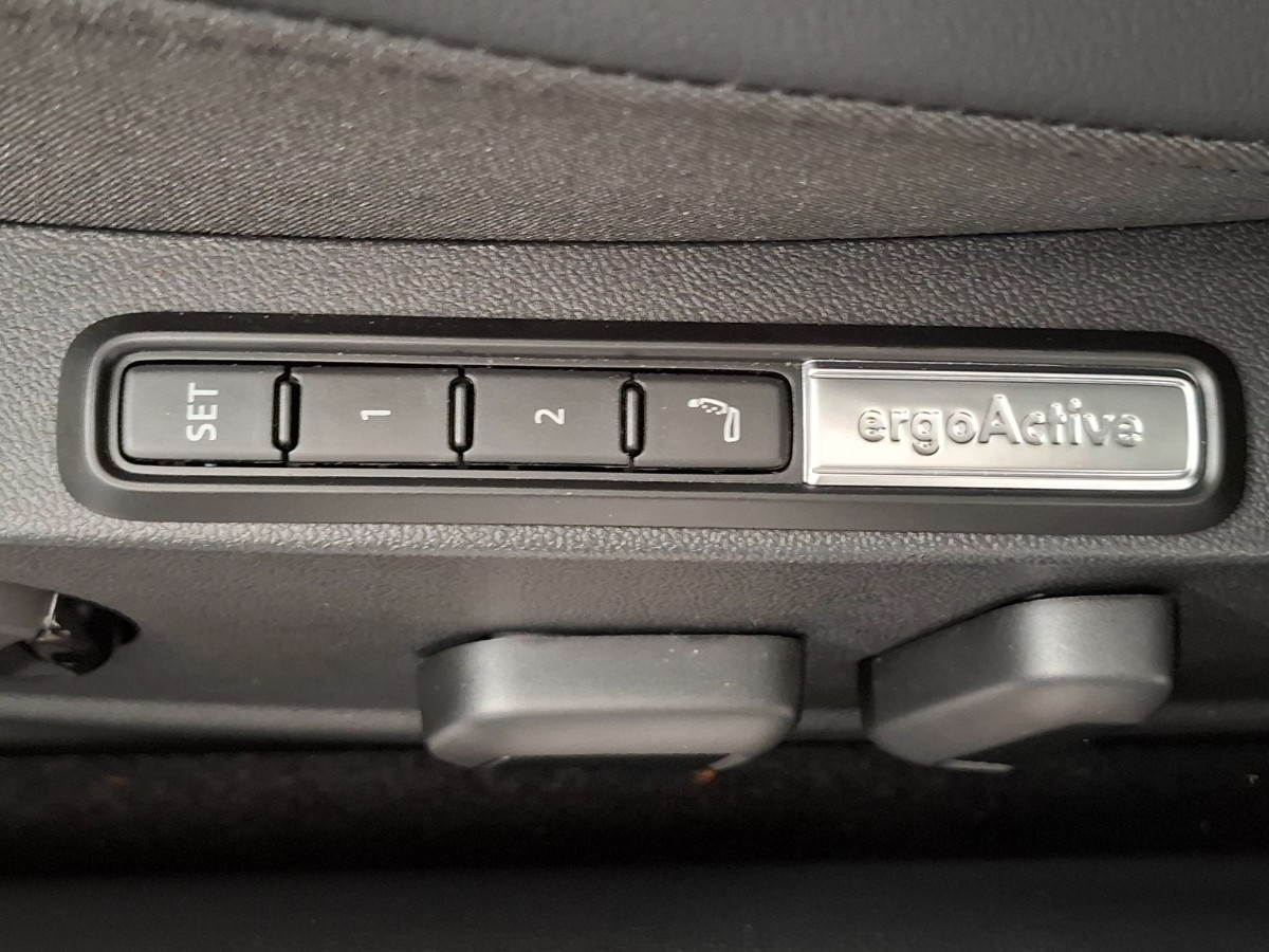 Volkswagen Golf Style 1.5 TSI eHybrid DSG | IQ LIGHT | LMV 18 Catania | Winterpakket | Anemone Blue